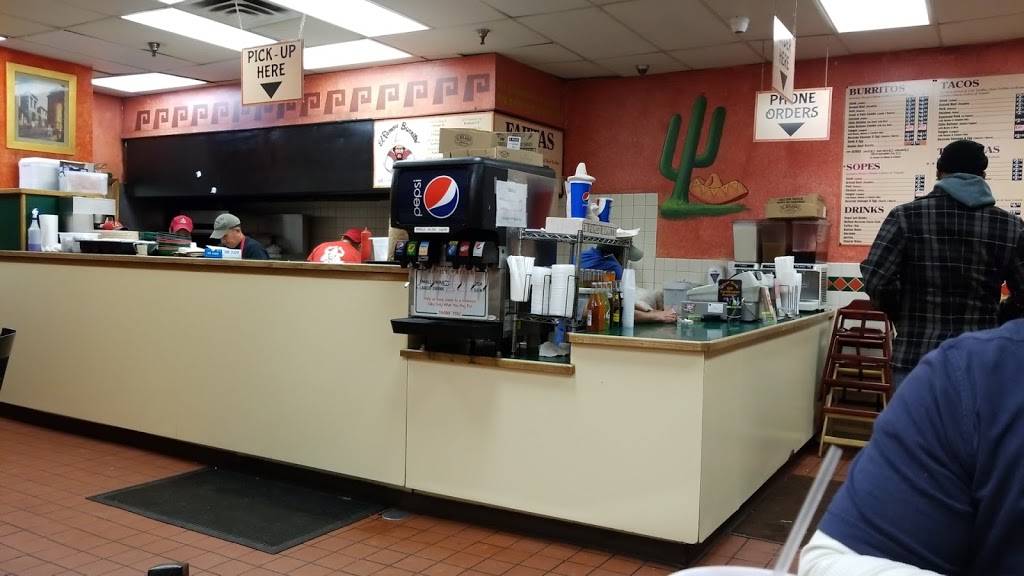 El Famous Burrito | restaurant | 236 McHenry Rd, Wheeling, IL 60090, USA | 8478088012 OR +1 847-808-8012