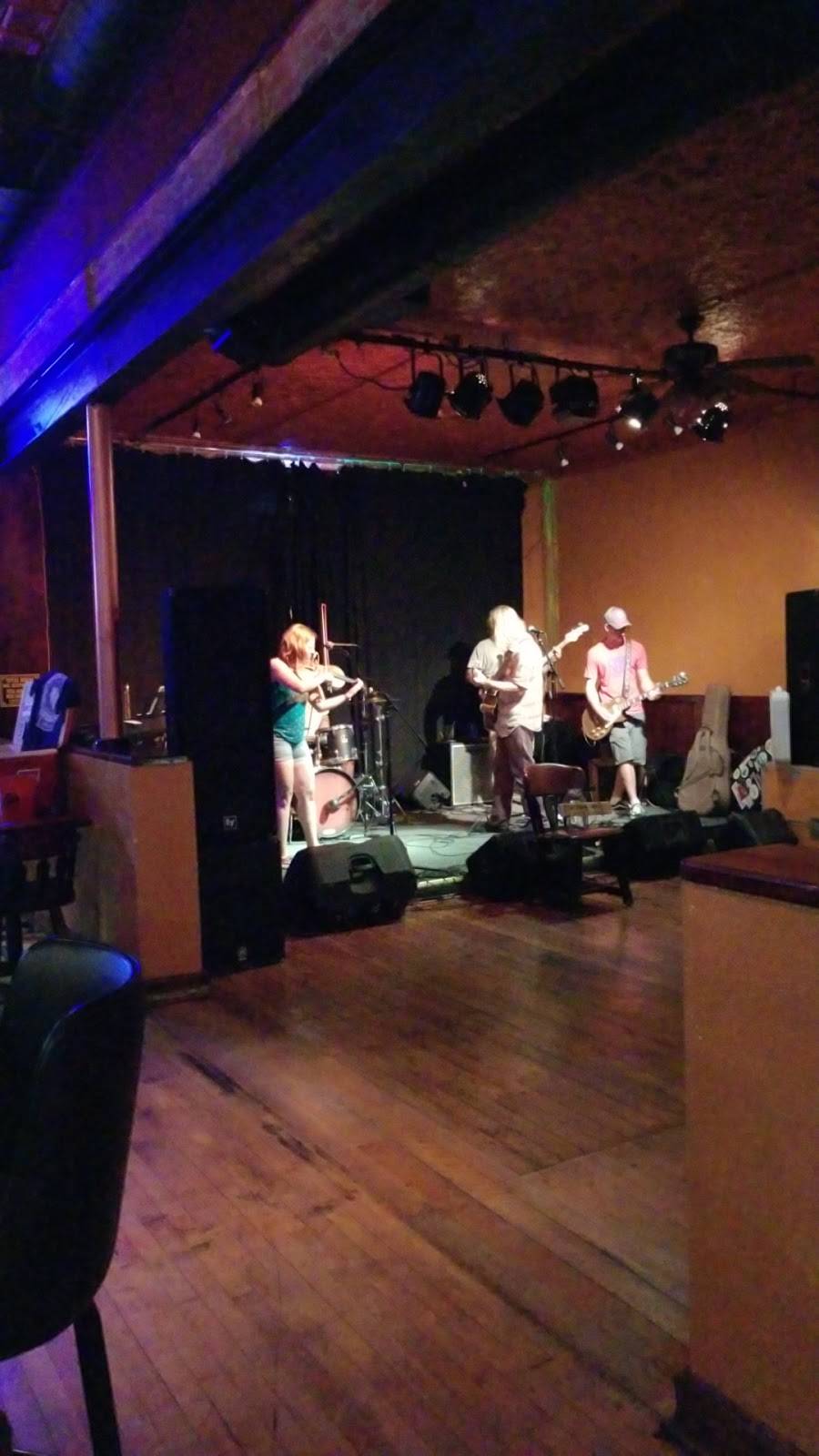 Fat Fish Pub | night club | 158 N Broad St, Galesburg, IL 61401, USA | 3092974386 OR +1 309-297-4386