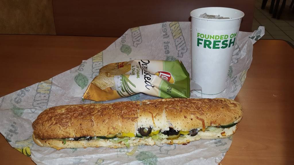 Subway | restaurant | 4608 & 4610 Talmadge Rd, Toledo, OH 43623, USA | 4194729022 OR +1 419-472-9022