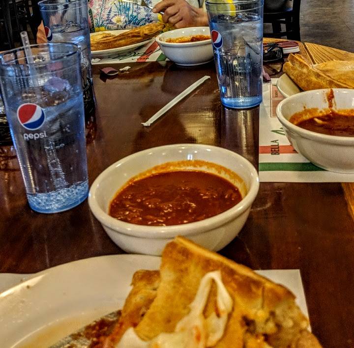 Giovannis Pizza | restaurant | 18 W Main St, Elverson, PA 19520, USA | 6102867376 OR +1 610-286-7376