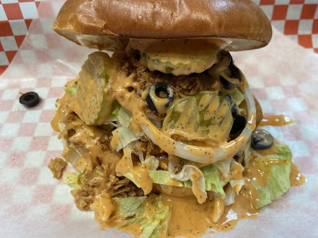 Chippys Burgers Gyros Shakes | restaurant | 11609 S Texas 6, Sugar Land, TX 77498, USA | 3463092463 OR +1 346-309-2463