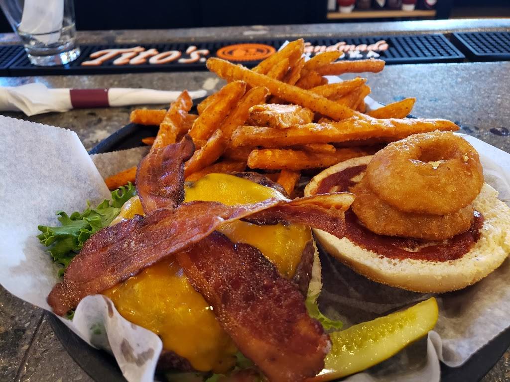 The Crossings Restaurant & Brew Pub | restaurant | 45 S Main St, Putnam, CT 06260, USA | 8609283663 OR +1 860-928-3663