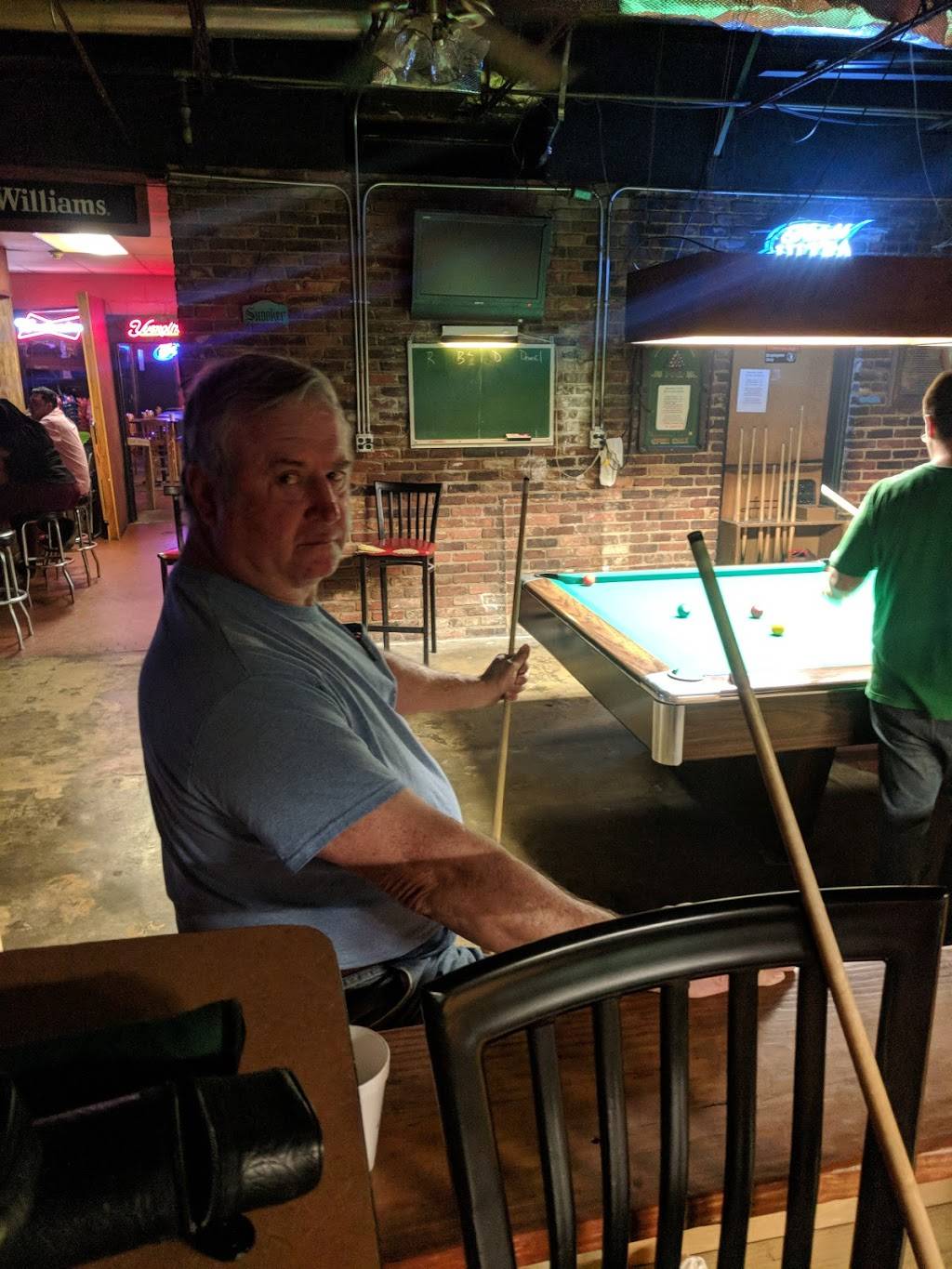 Huds Bar & Grill | restaurant | 2213 Gray Hwy, Macon, GA 31211, USA | 4783306046 OR +1 478-330-6046