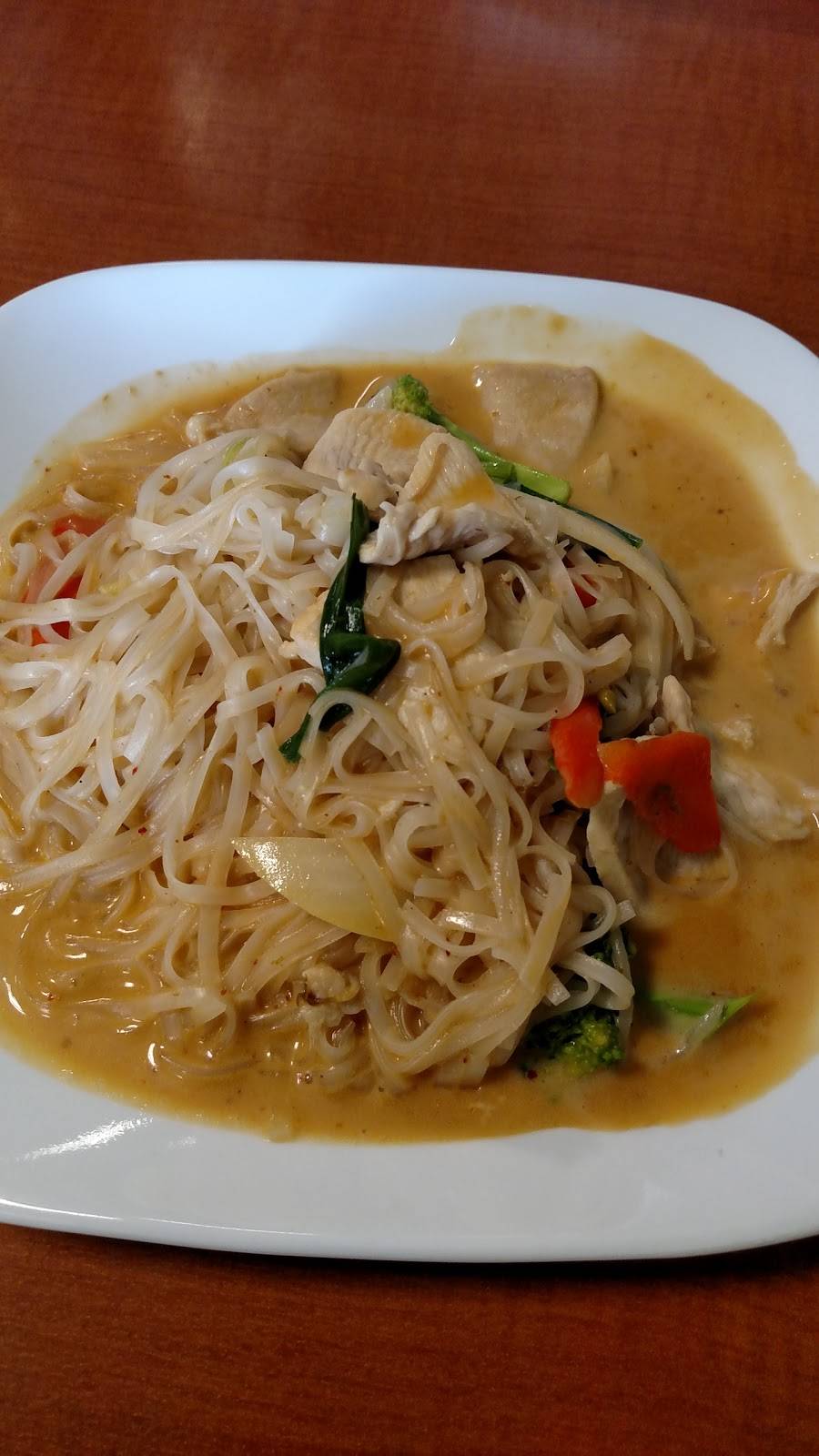 Mamas Thai Cafe | restaurant | 562 N Beacon Blvd, Grand Haven, MI 49417, USA | 6166077368 OR +1 616-607-7368