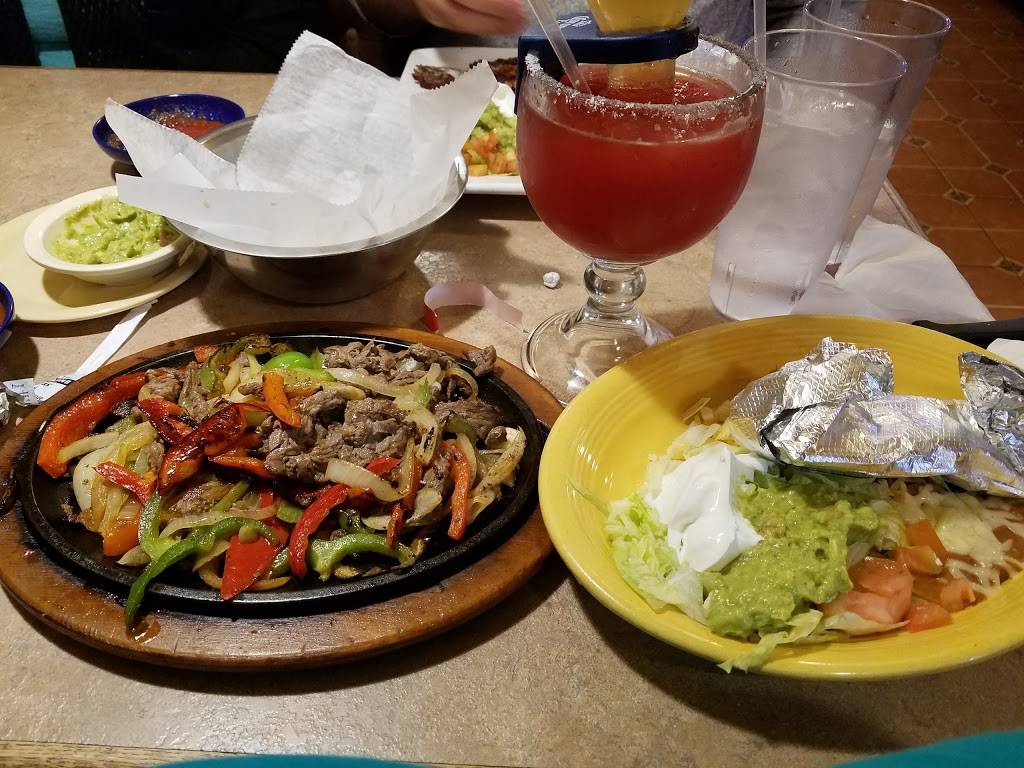La Hacienda Mexican Restaurant | restaurant | 1138 N Nelson Dr, Derby, KS 67037, USA | 3169272900 OR +1 316-927-2900