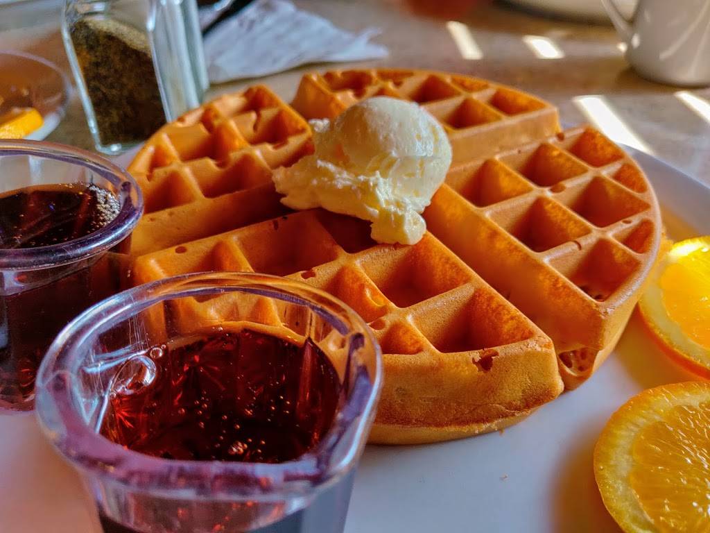 Molly Js | restaurant | 3150 Panama Ln, Bakersfield, CA 93313, USA | 6618347372 OR +1 661-834-7372