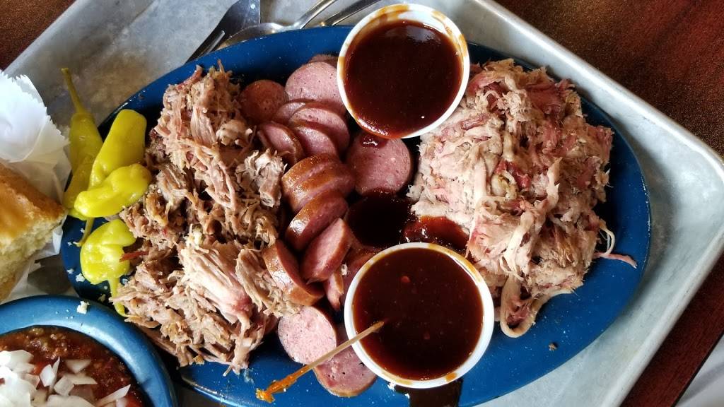 Hickory River Smokehouse | restaurant | 5101 West Holiday Drive, Peoria, IL 61615, USA | 3096831227 OR +1 309-683-1227