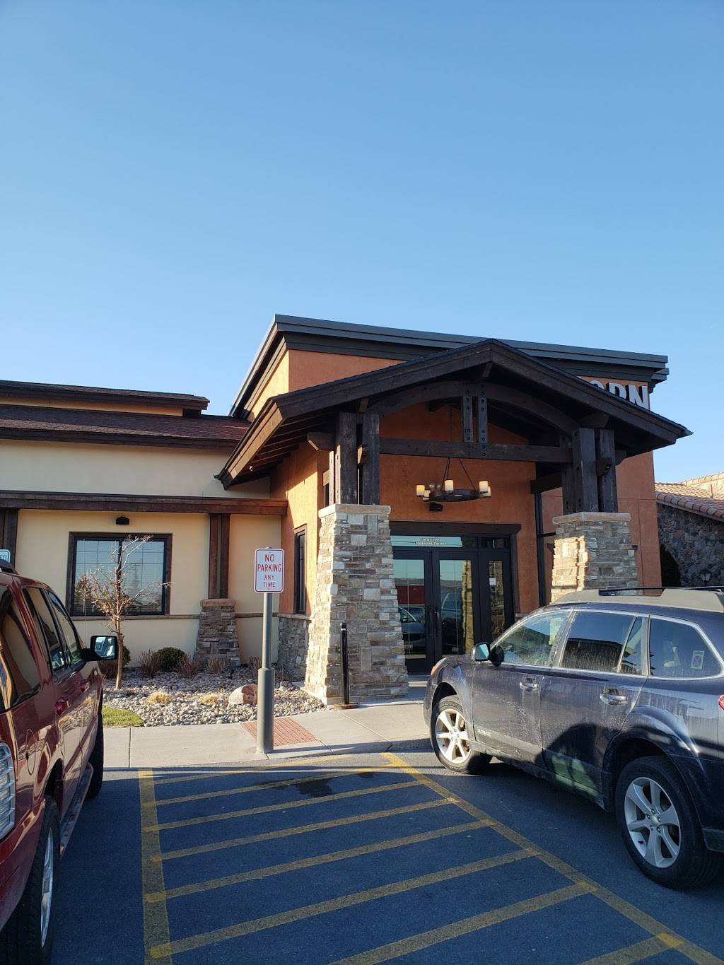 LongHorn Steakhouse | meal takeaway | 20990 Salmon Run Loop West, Watertown, NY 13601, USA | 3157880607 OR +1 315-788-0607