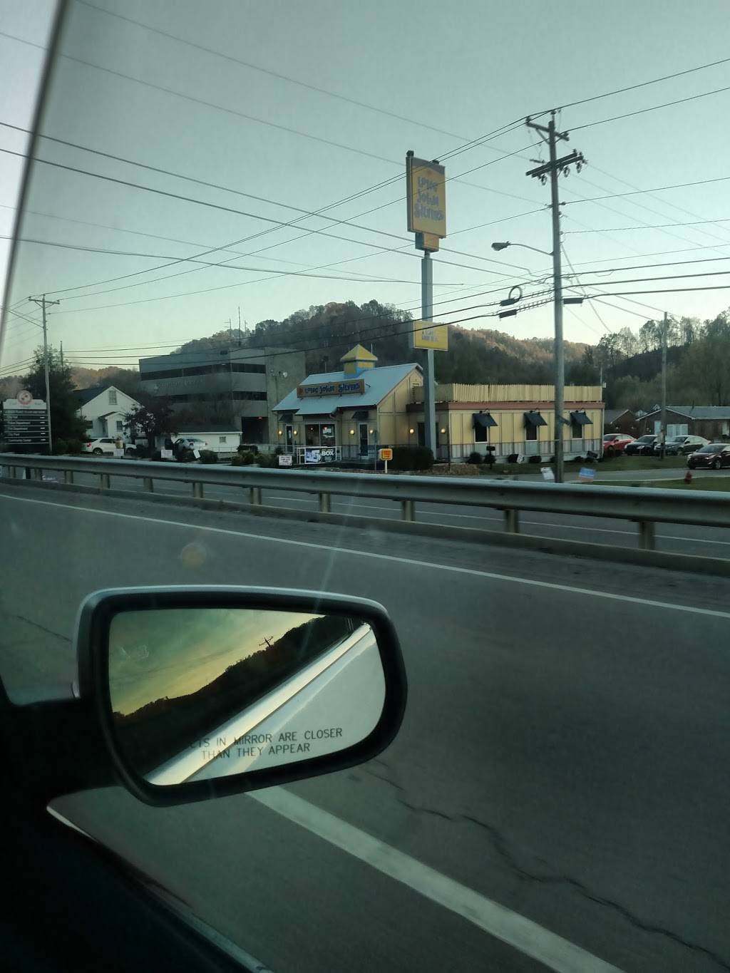 Long John Silvers | restaurant | 3543 N Mayo Trail, Pikeville, KY 41501, USA | 6064325082 OR +1 606-432-5082