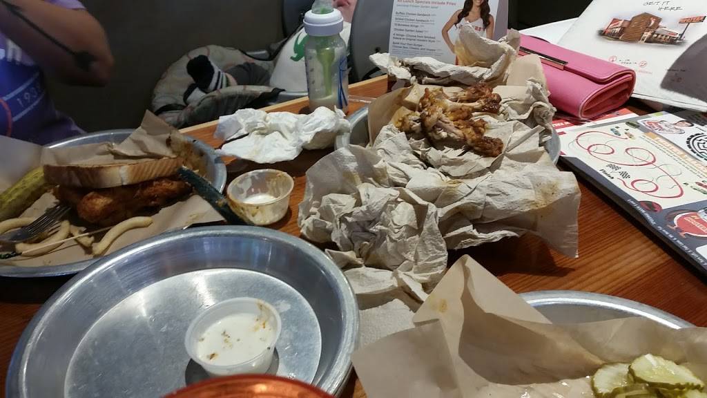 Hooters | meal takeaway | 5005 Central Avenue Pike, Knoxville, TN 37912, USA | 8656888066 OR +1 865-688-8066