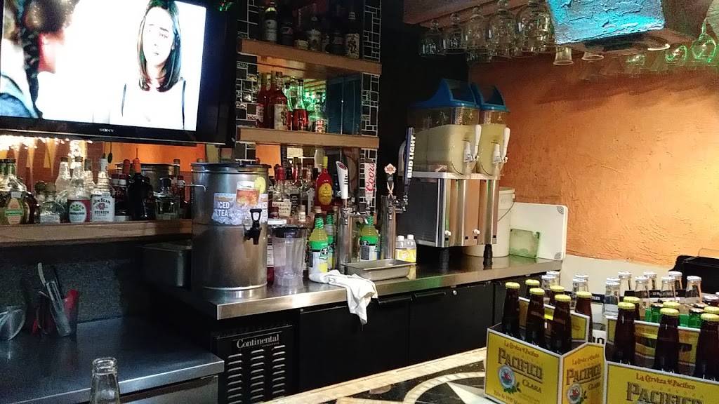 El Tapatio | cafe | 300 I-35, Gainesville, TX 76240, USA | 9406122230 OR +1 940-612-2230