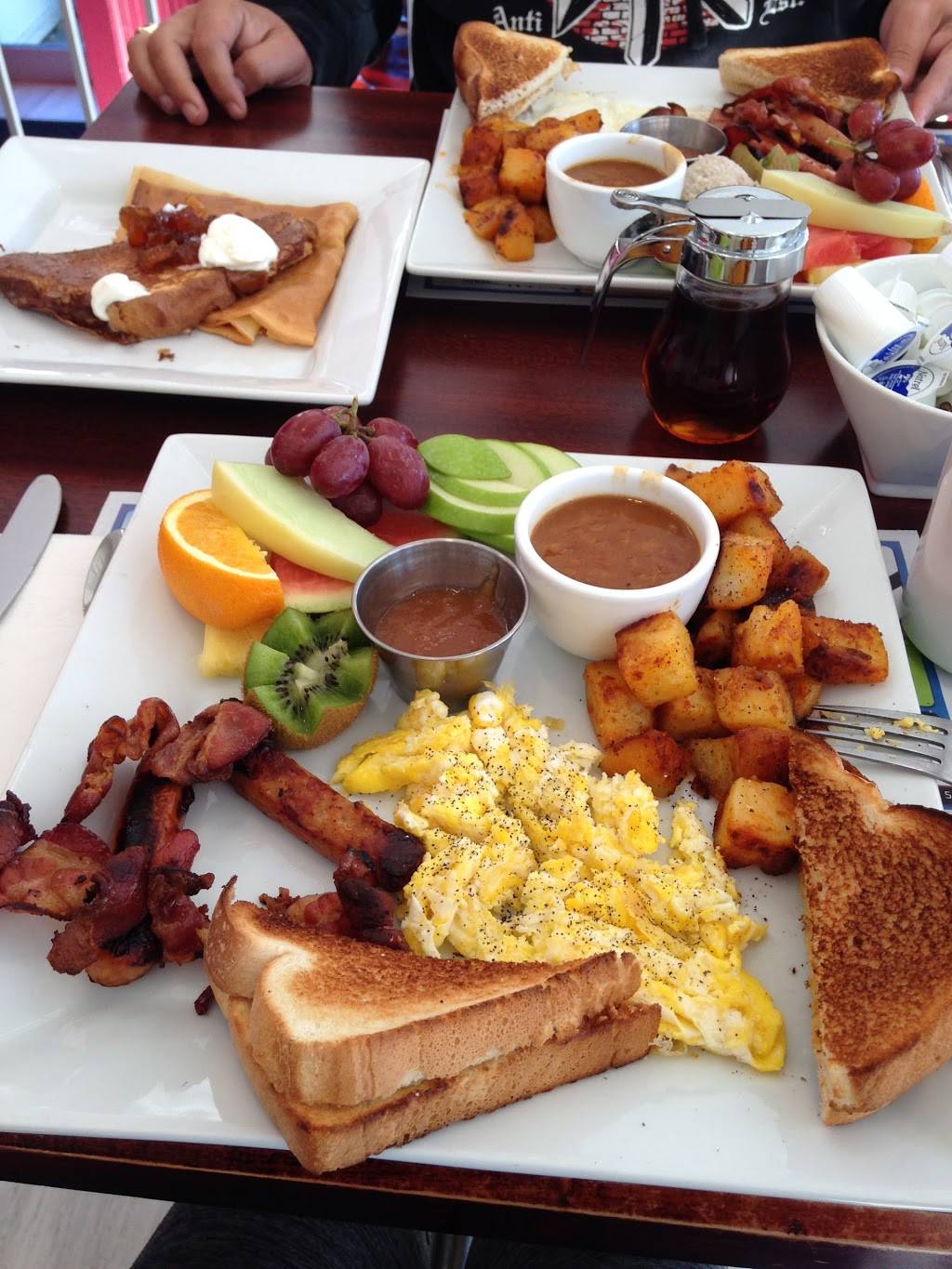 Restaurant 4 Coins | restaurant | 686 Rue Fournier, Saint-Jérôme, QC J7Z 4W5, Canada | 4505044111 OR +1 450-504-4111