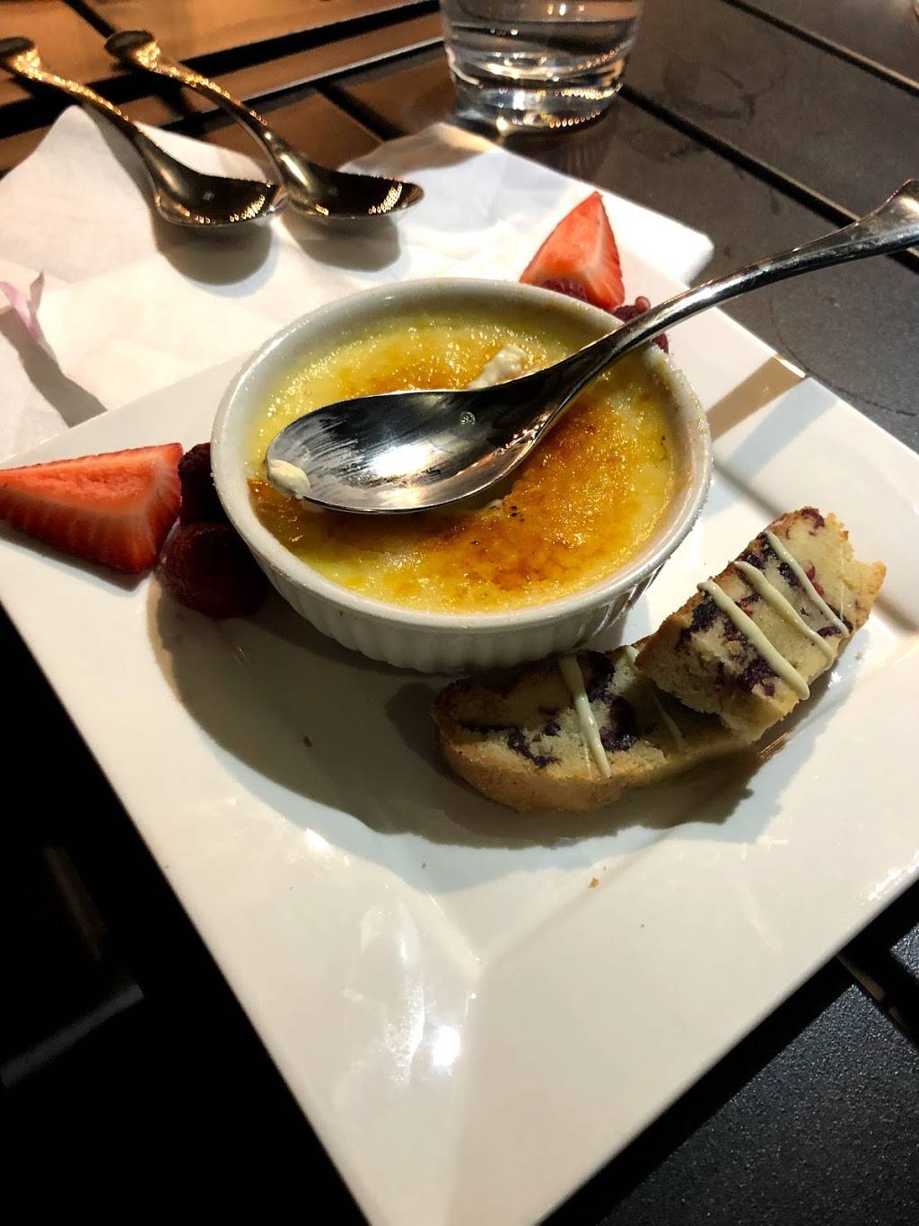 1840 Social | restaurant | 1840 Wyandotte St E, Windsor, ON N8Y 1E3, Canada | 5199828822 OR +1 519-982-8822