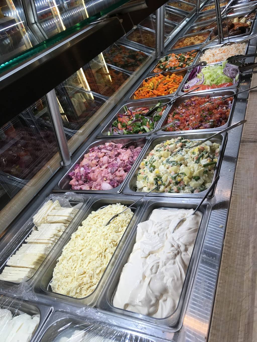 La Familia Deli & Grill | restaurant | 747 Franklin Ave, Franklin Square, NY 11010, USA | 5168129788 OR +1 516-812-9788