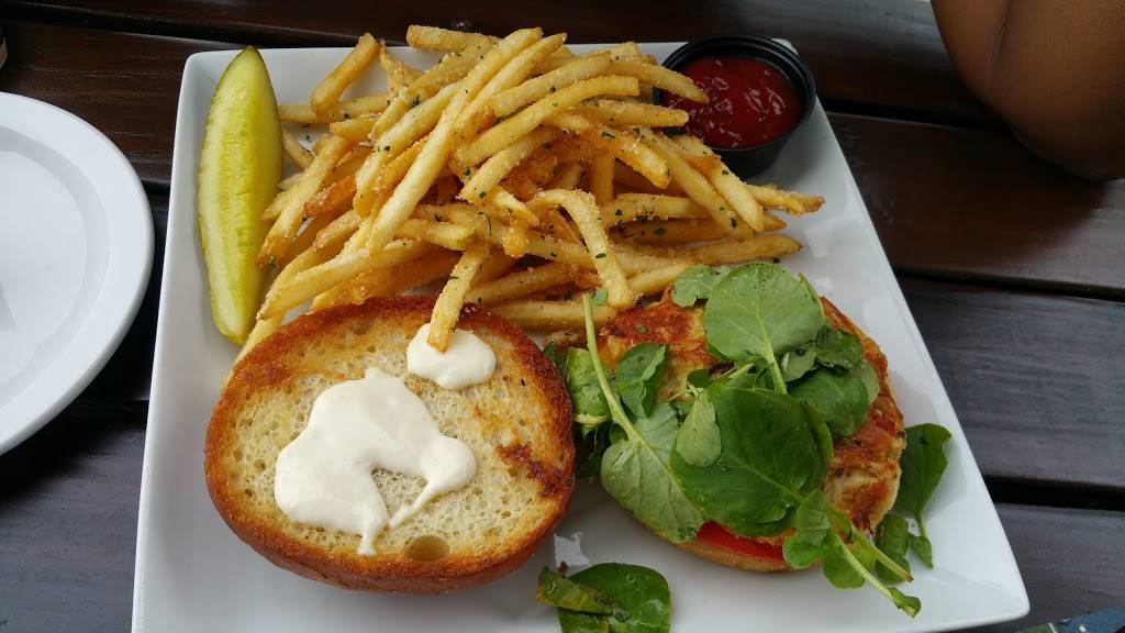 Cobbs Landing | restaurant | 4424, 200 N Indian River Dr, Fort Pierce, FL 34950, USA | 7724609014 OR +1 772-460-9014