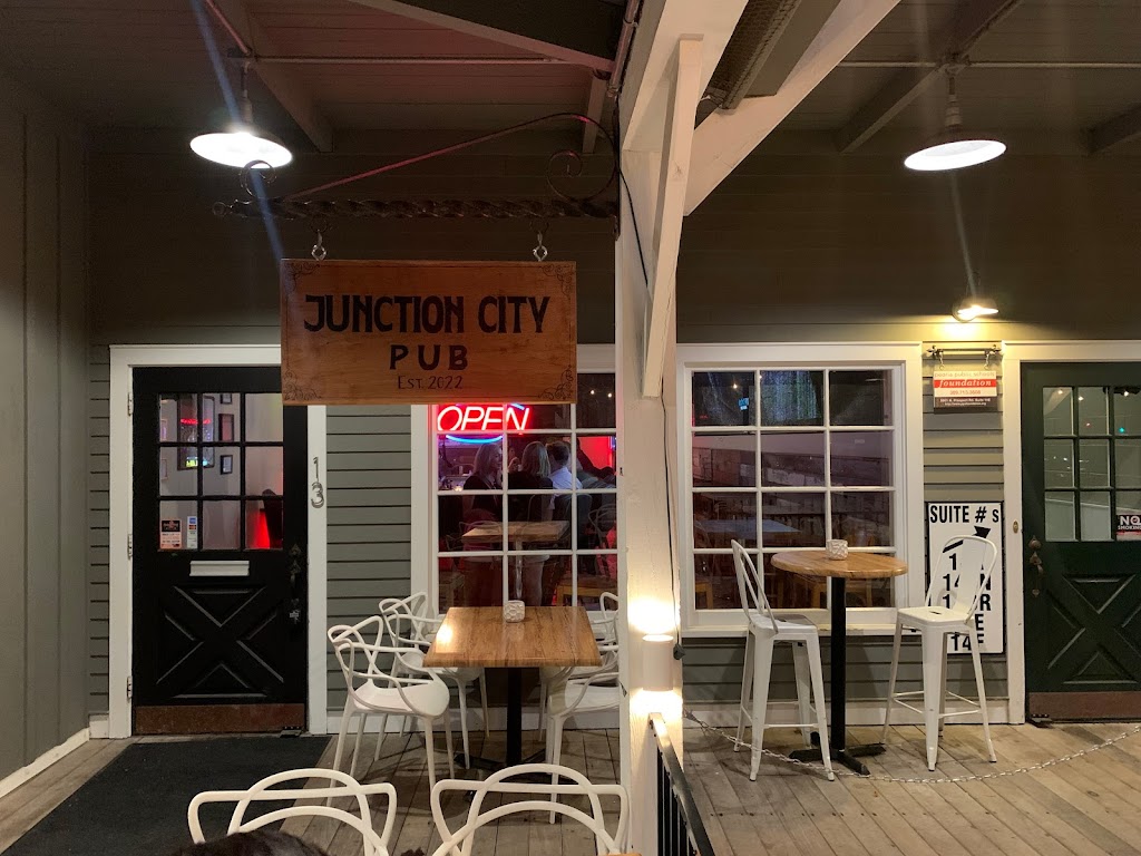 Junction City Pub | restaurant | 5901 N Prospect Rd Suite 13, Peoria, IL 61614, USA | 3095701969 OR +1 309-570-1969