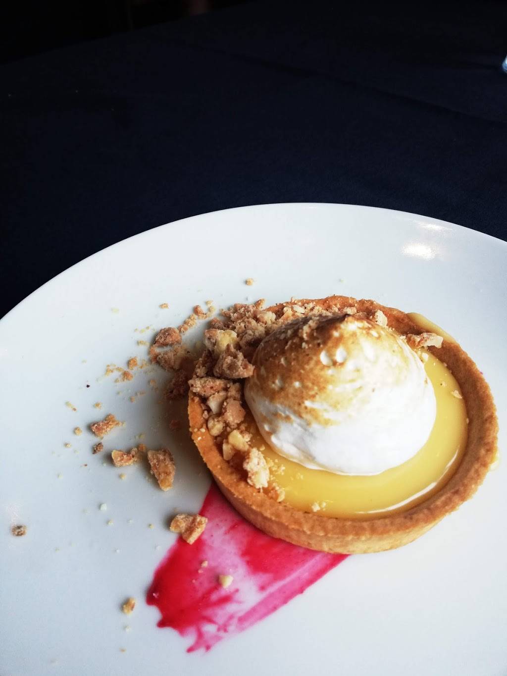 47e Parallèle | restaurant | 333 Rue Jacques-Parizeau, Québec, QC G1R 5G2, Canada | 4186924747 OR +1 418-692-4747