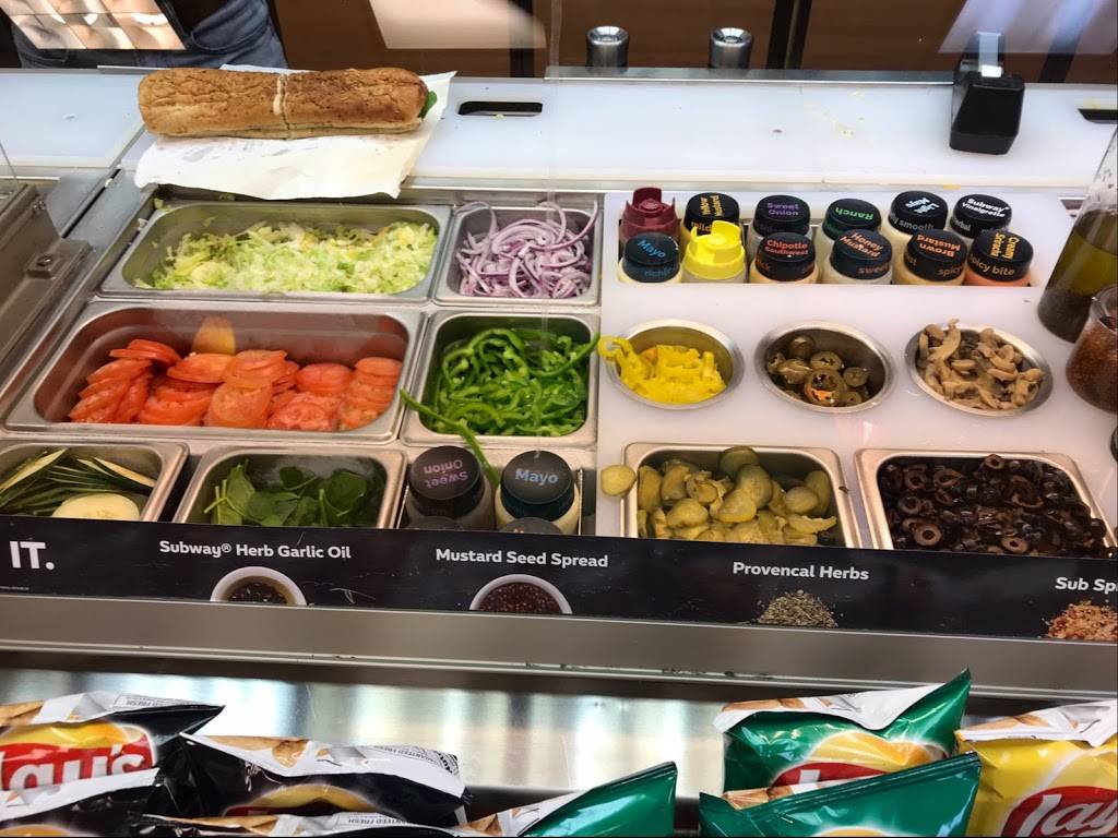 Subway | meal takeaway | 335 S Kings Dr, Charlotte, NC 28204, USA | 7043348272 OR +1 704-334-8272