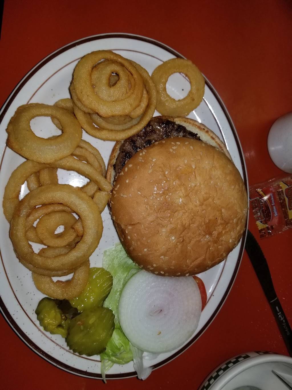 Larrys Place | restaurant | 221 W Main St, Anamosa, IA 52205, USA | 3194626950 OR +1 319-462-6950