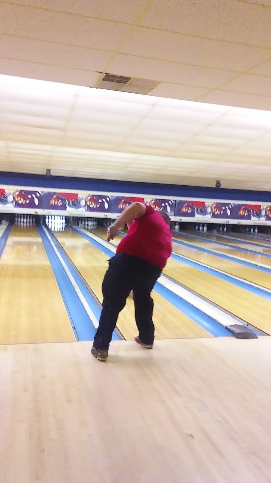 Palestine Bowling Center | meal takeaway | 1551 E Palestine Ave, Palestine, TX 75801, USA | 9037230888 OR +1 903-723-0888