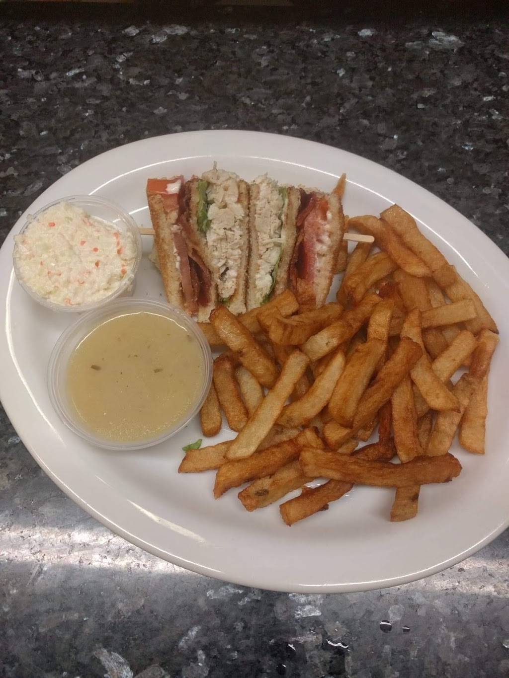 Restaurant Centenaire | restaurant | 535 Rue James, Gatineau, QC J8L 2R4, Canada | 8192817112 OR +1 819-281-7112