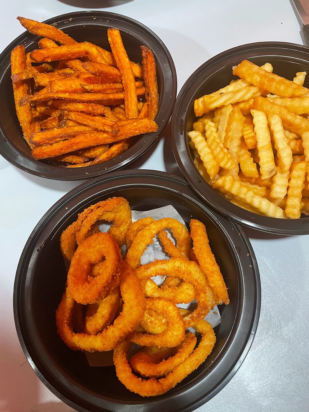 Ozzies ice cream & things LLC. | bakery | 277 W 1st St, Mt Vernon, NY 10550, USA | 9143711205 OR +1 914-371-1205