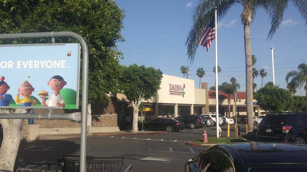 Ralphs Circle Center | shopping mall | 1900 N Lakewood Blvd, Long Beach, CA 90815, USA | 2135532200 OR +1 213-553-2200