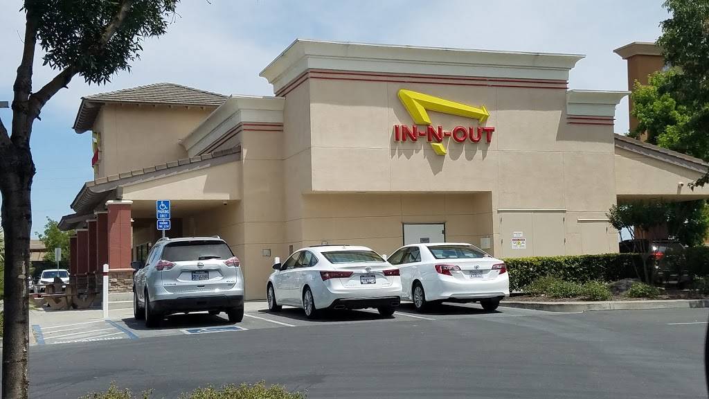 In-N-Out Burger | restaurant | 2625 W Kettleman Ln, Lodi, CA 95242, USA | 8007861000 OR +1 800-786-1000