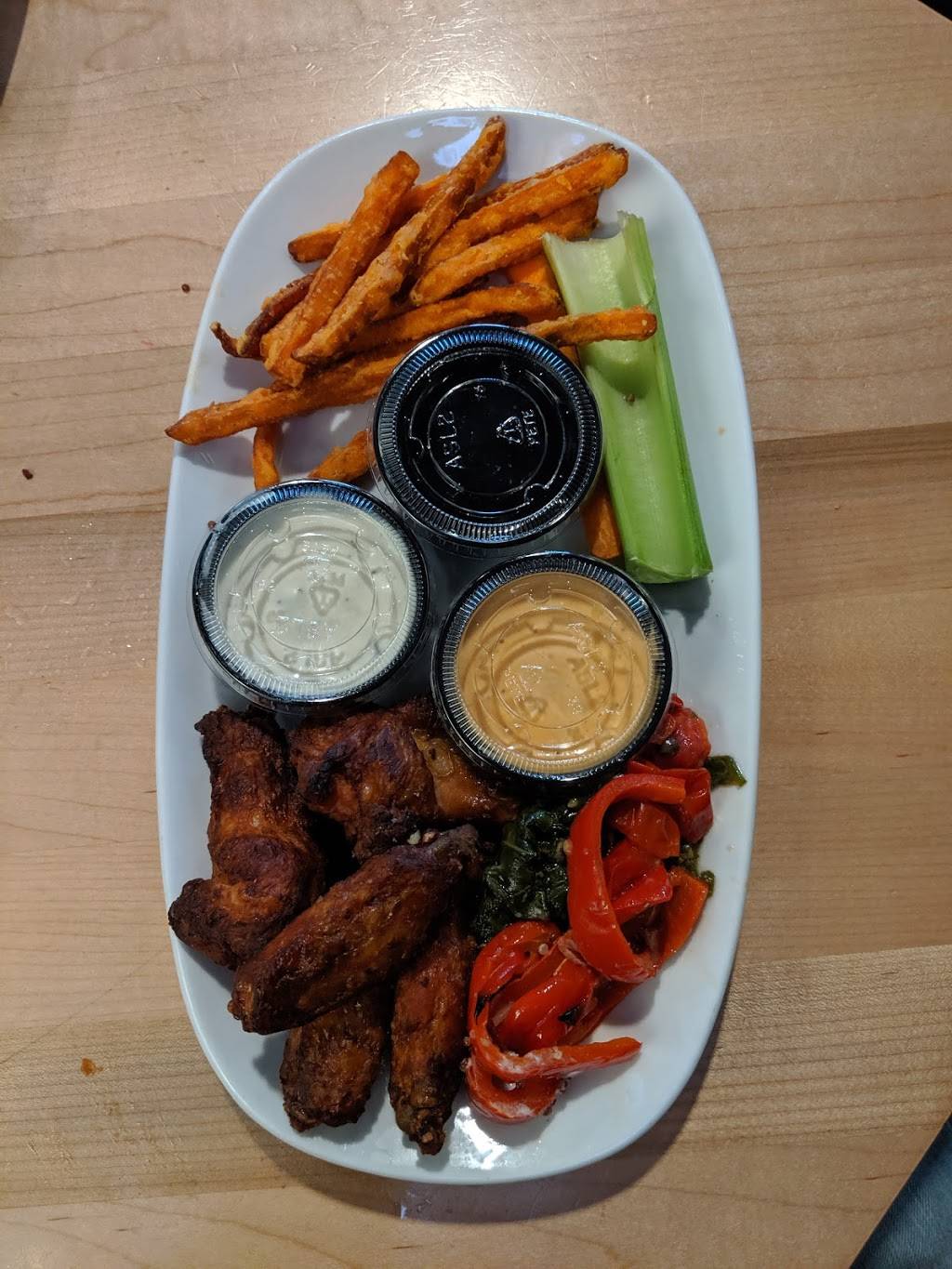 Boston Pizza | restaurant | 390 First St, Collingwood, ON L9Y 1B5, Canada | 7054438776 OR +1 705-443-8776