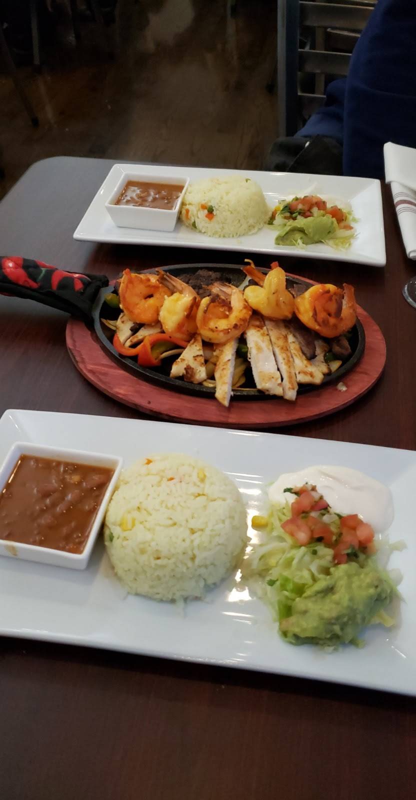 Estefanis Restaurant | restaurant | 106 Union St, Lynn, MA 01902, USA | 7818421441 OR +1 781-842-1441