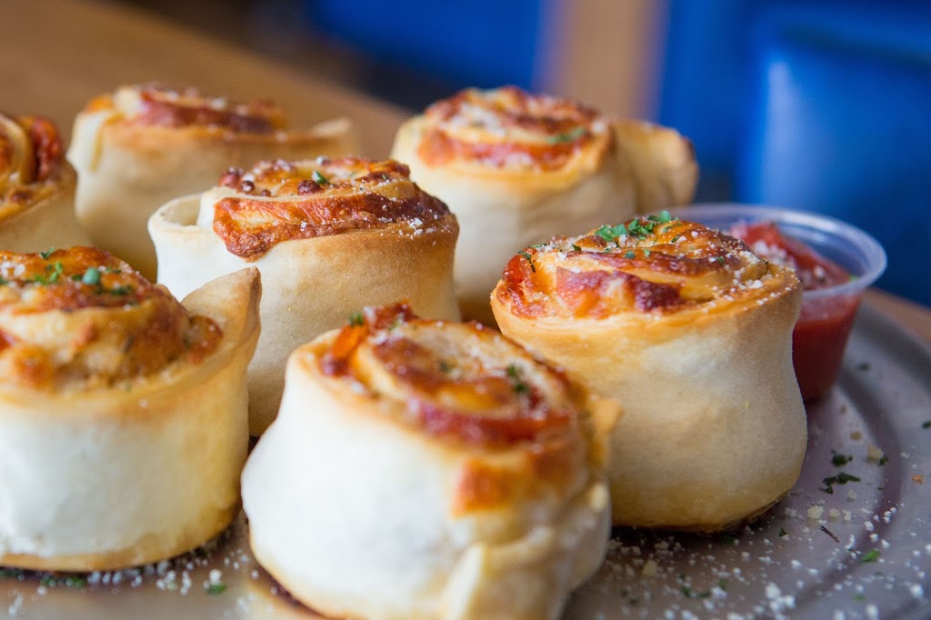 Easy Street Pizza & Patio | restaurant | 2922 W Irving Park Rd, Chicago, IL 60618, USA | 7738662010 OR +1 773-866-2010