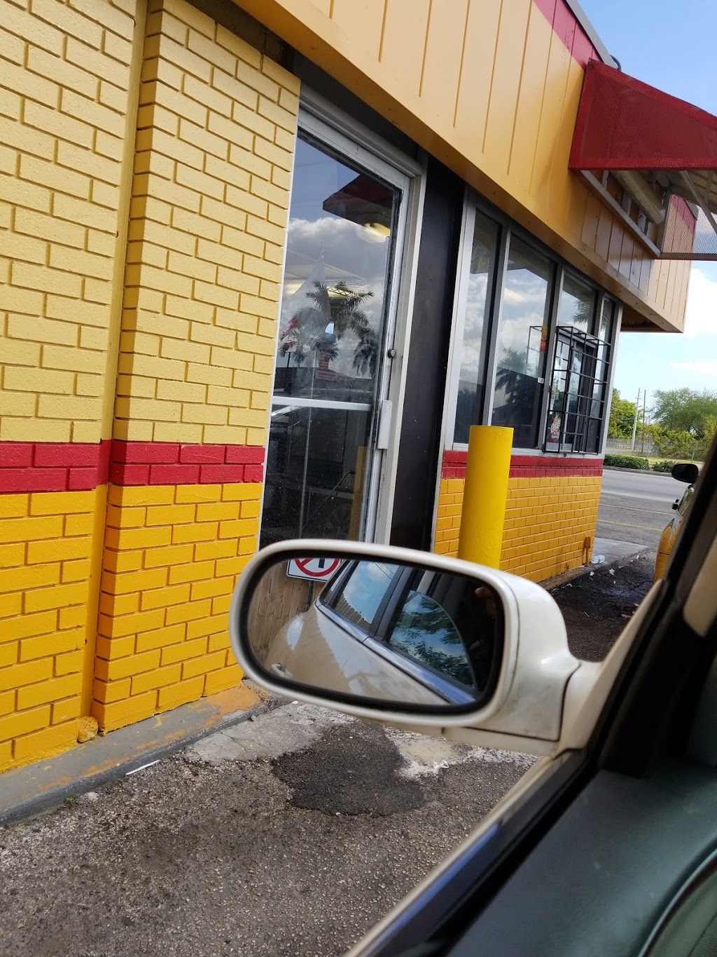 Churchs Chicken | restaurant | 2101 NW 79th St, Miami, FL 33147, USA | 3058364014 OR +1 305-836-4014