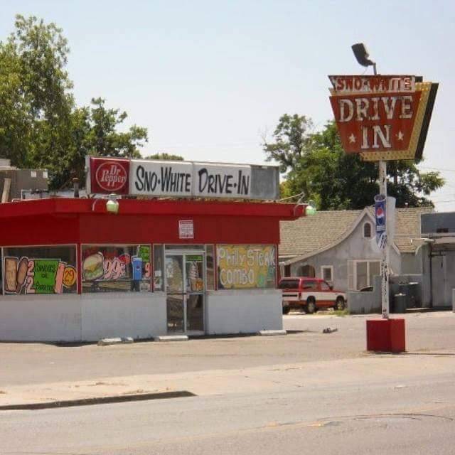 Sno-White Drive In | restaurant | 141 W Inyo Ave, Tulare, CA 93274, USA | 5596861801 OR +1 559-686-1801