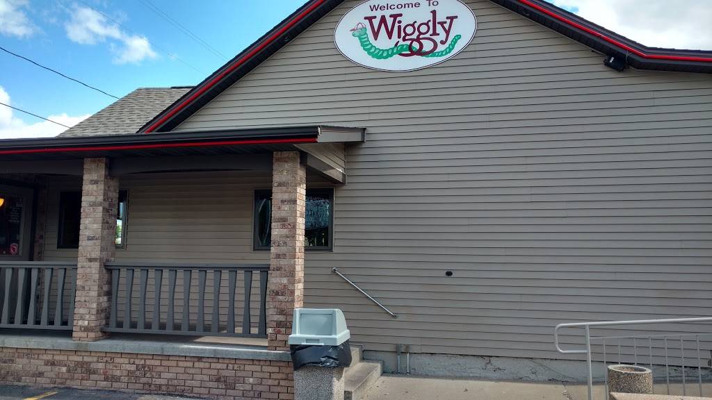 Wiggly Field | restaurant | 2005 Schofield Ave, Schofield, WI 54476, USA | 7153595864 OR +1 715-359-5864