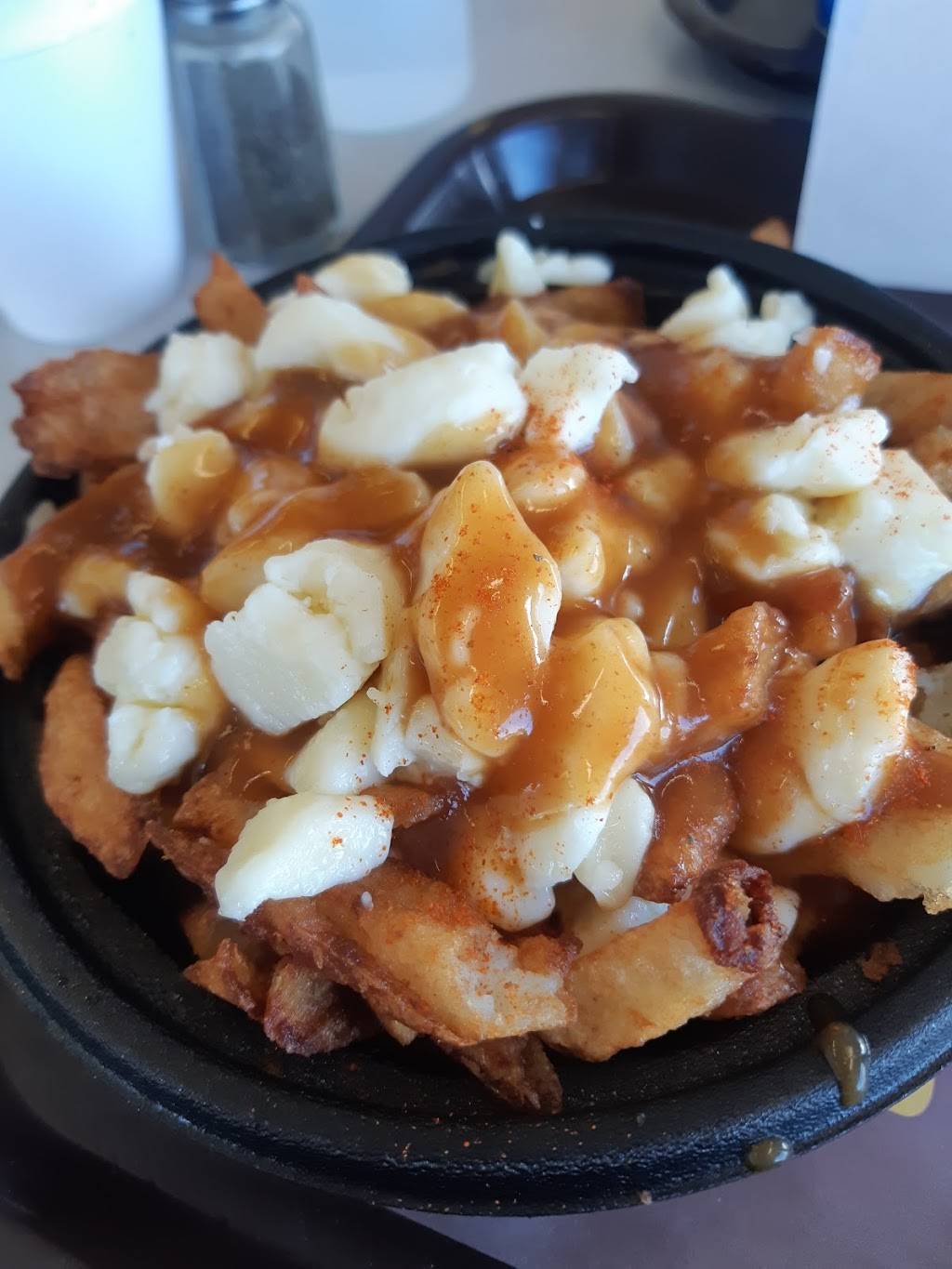 Petit Quebec | restaurant | 1200 Avenue Bourgogne, Chambly, QC J3L 1X4, Canada | 4504474884 OR +1 450-447-4884