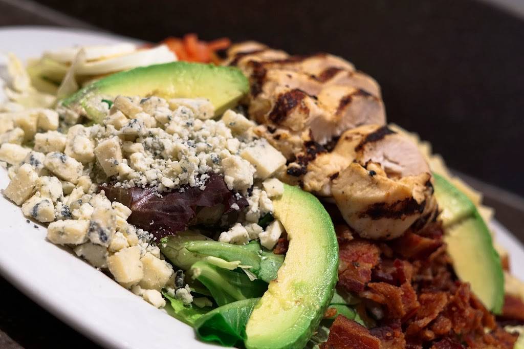 Avenue Bar & Grill | restaurant | 611 W Wisconsin Ave, Milwaukee, WI 53203, USA | 4142717327 OR +1 414-271-7327