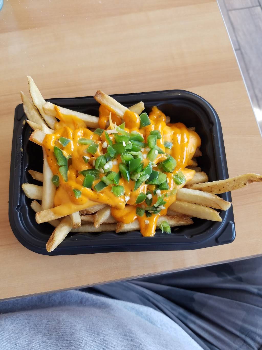 Wendys | restaurant | 1711 N Main St, Gainesville, FL 32609, USA | 3523737210 OR +1 352-373-7210