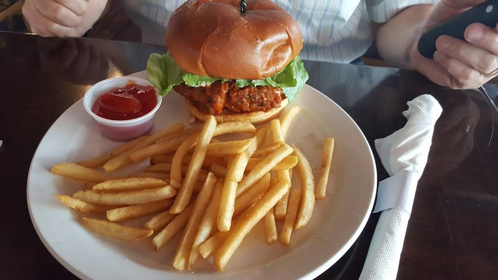 Center Street Tavern | restaurant | 4381 Senator Russell Avenue, Acworth, GA 30101, USA | 7709170004 OR +1 770-917-0004