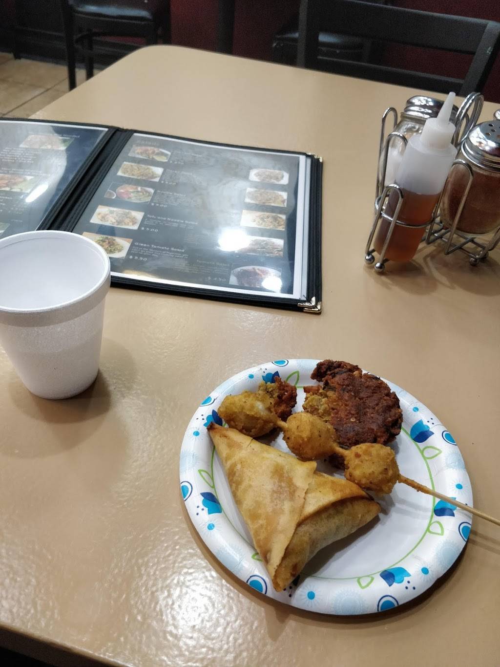 Tea Leaf Garden | restaurant | 2305 W Devon Ave, Chicago, IL 60659, USA | 7738560433 OR +1 773-856-0433