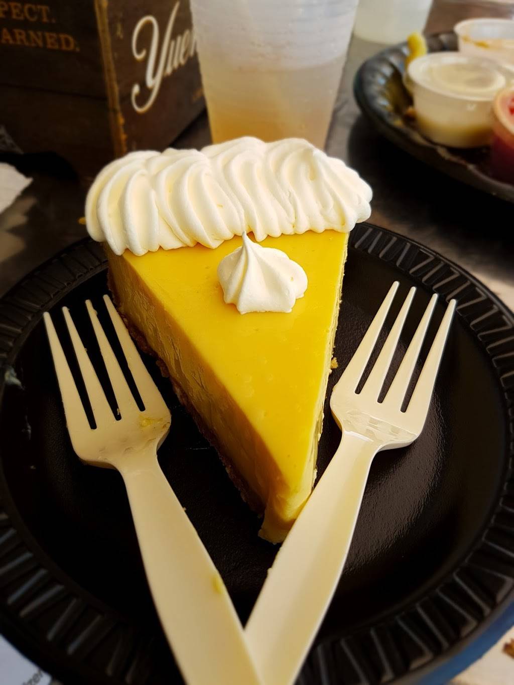 Berts Bar & Grill | restaurant | 4271 Pine Island Rd, Matlacha, FL 33993, USA | 2392823232 OR +1 239-282-3232