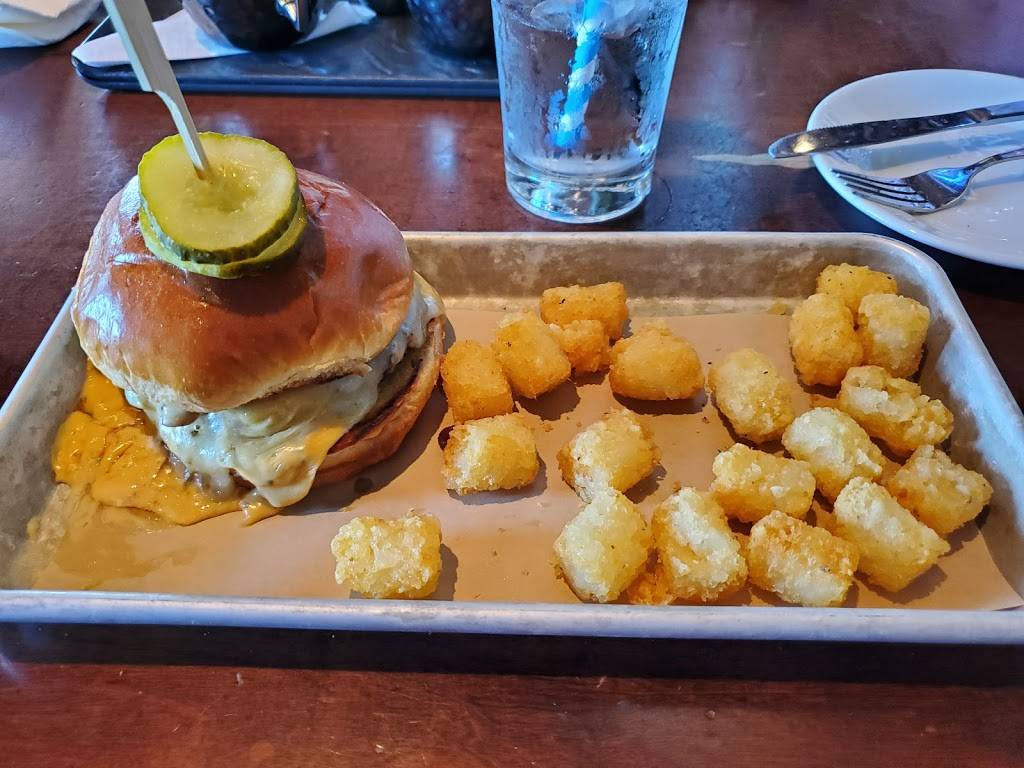 Bar Louie | night club | 1488 North Rochester Road, Rochester Hills, MI 48307, USA | 2482185114 OR +1 248-218-5114