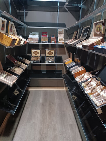 Unique Soul Food & Cigar Lounge | restaurant | 1750 Wells Rd #400, Orange Park, FL 32073, USA | 9049321911 OR +1 904-932-1911