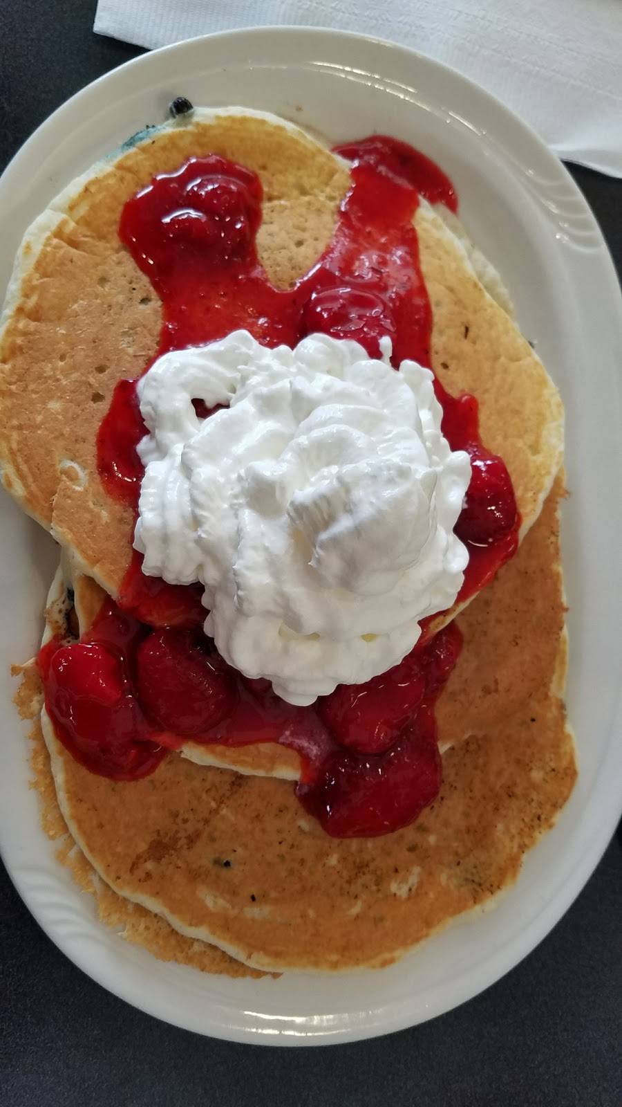 Friendlys | restaurant | 145 Housatonic St, Lee, MA 01238, USA | 4132433535 OR +1 413-243-3535