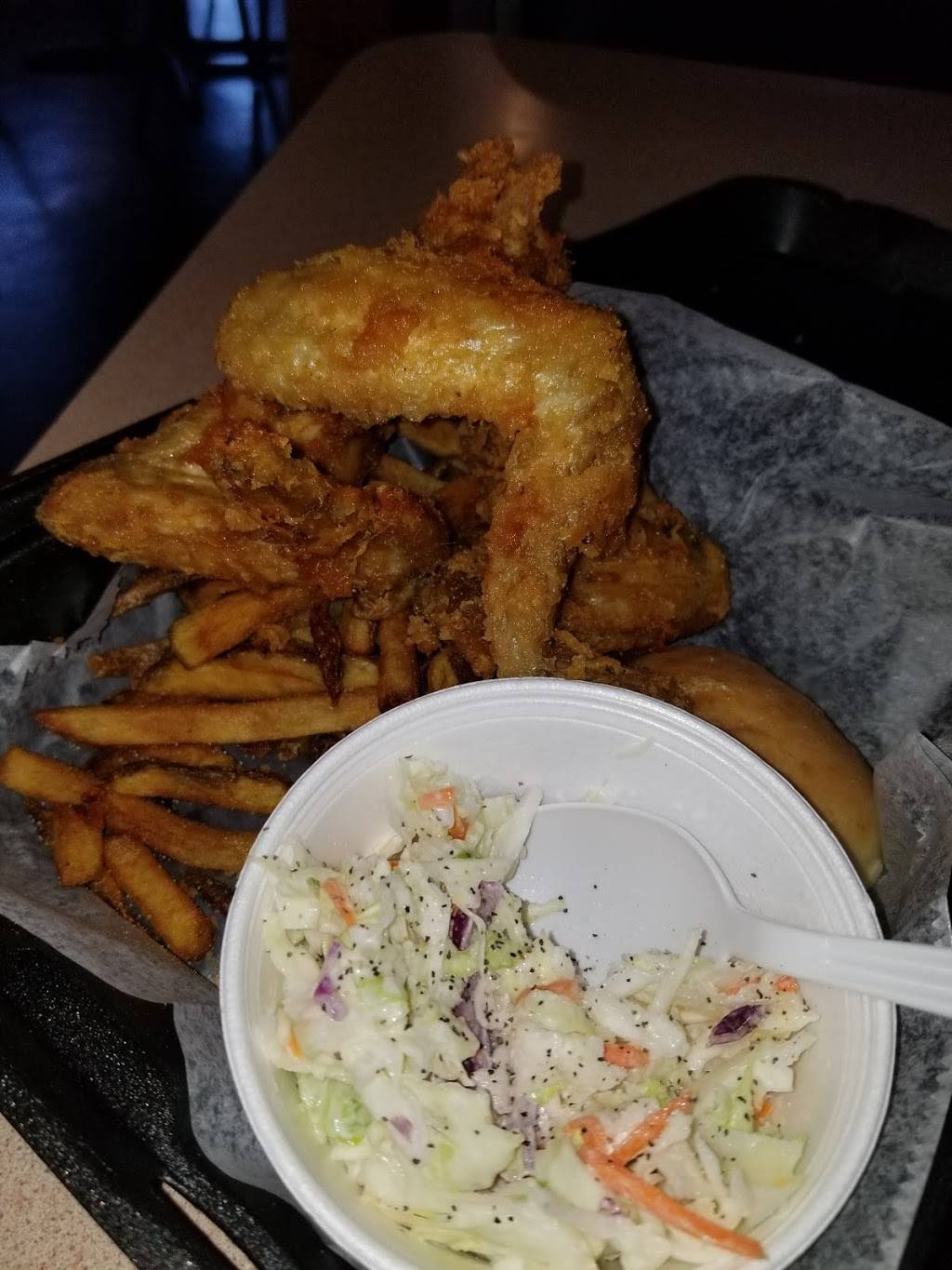 Buck Naked Wings | restaurant | 5912 Blue Pkwy, Kansas City, MO 64129, USA | 8164918037 OR +1 816-491-8037