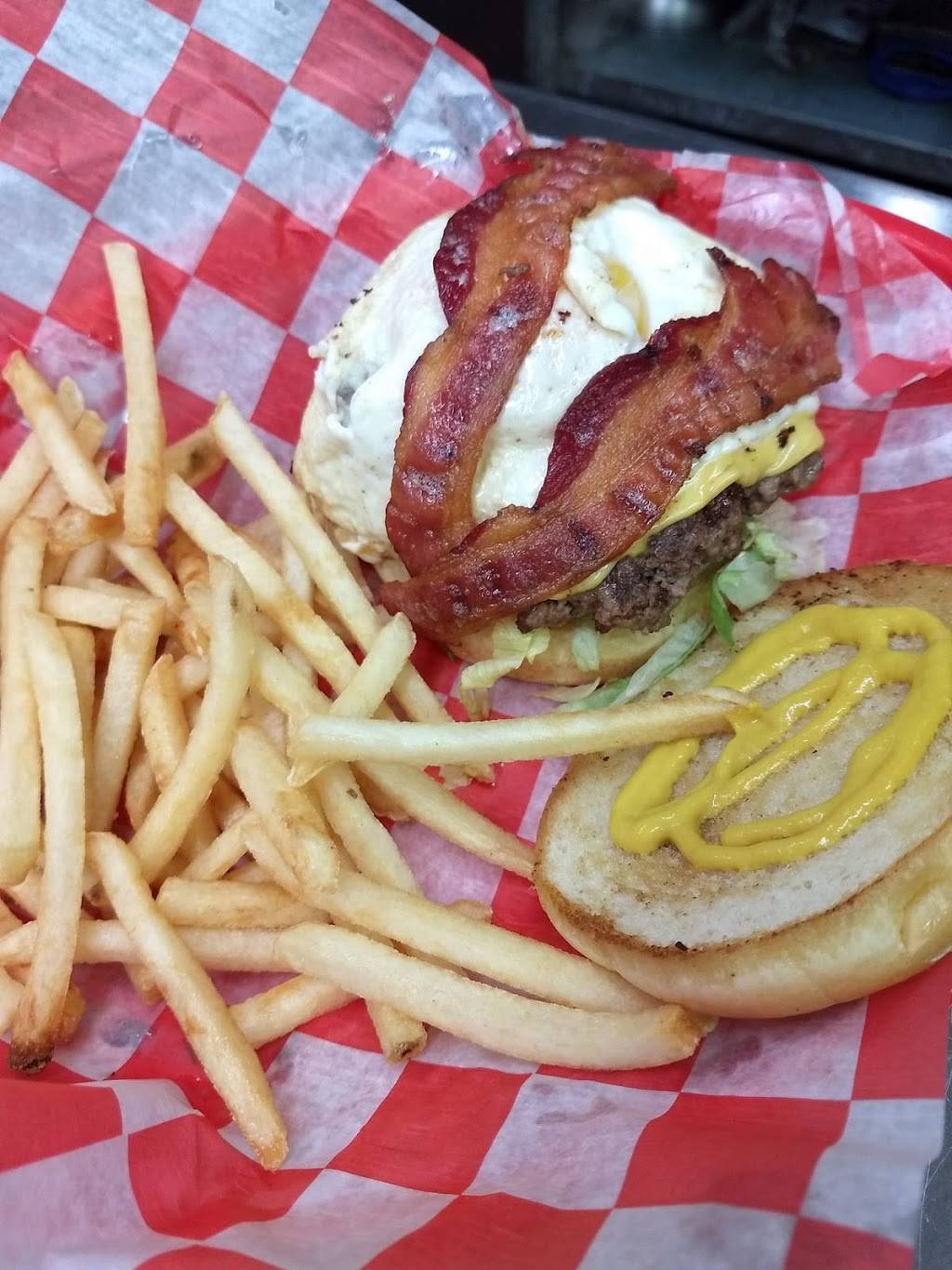 Grill on the Hill | restaurant | 5204 New, US-31E, Westmoreland, TN 37186, USA | 6156447455 OR +1 615-644-7455