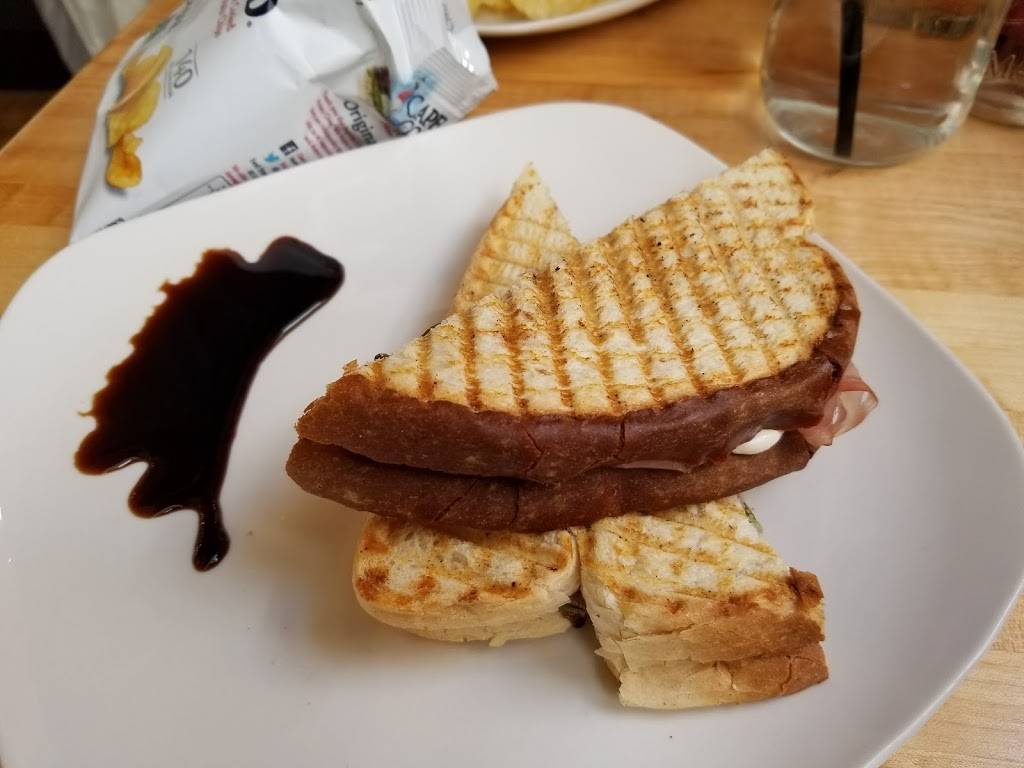 Jessica Tuesdays | restaurant | 35 Main Street, Putnam, CT 06260, USA | 8609285118 OR +1 860-928-5118