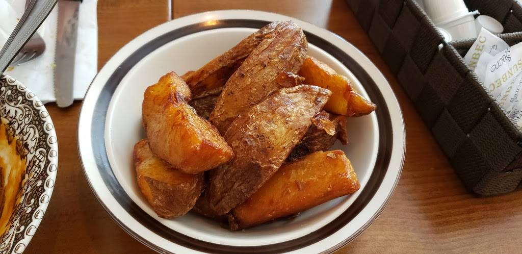 Le Coq de LEst 2015 inc | restaurant | 8803 Rue Hochelaga, Montréal, QC H1L 2N1, Canada | 4383859455 OR +1 438-385-9455