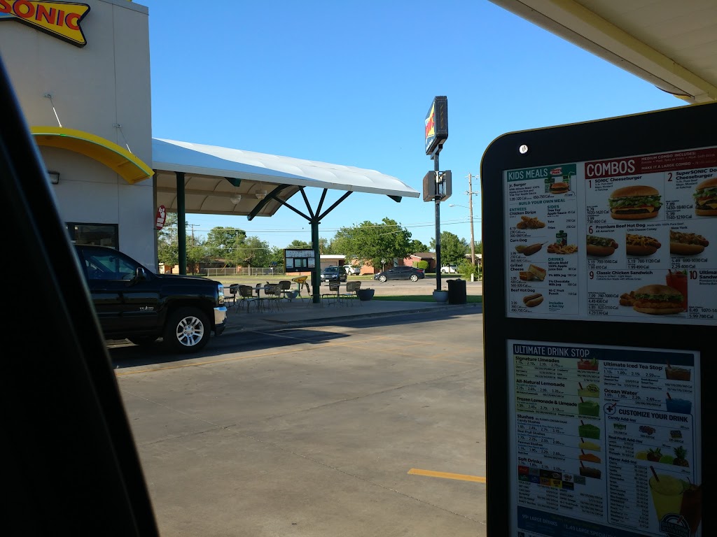 Sonic Drive-In | restaurant | 719 W Hwy St, Iowa Park, TX 76367, USA | 9405922087 OR +1 940-592-2087