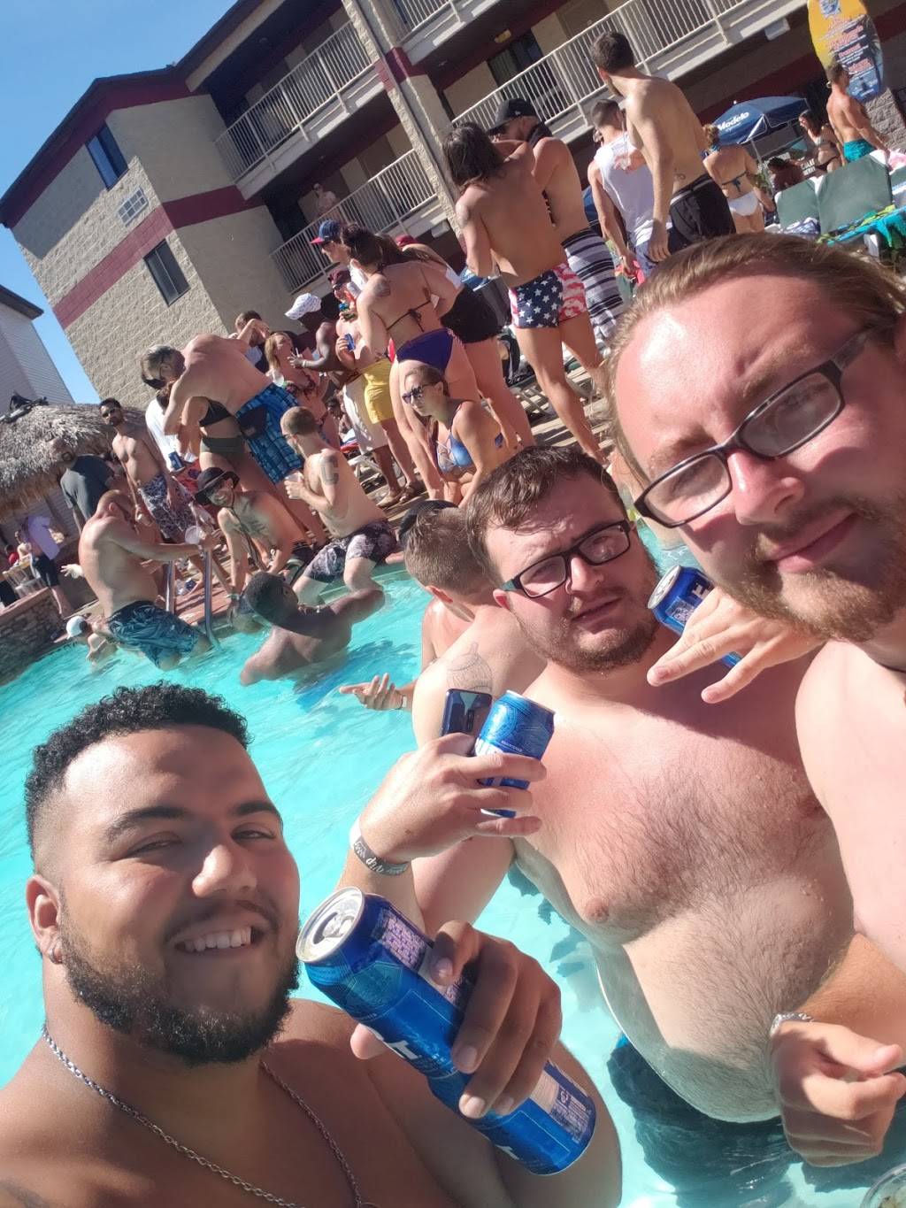 Blue Marlin Tiki Bar & Grill | restaurant | 439 Loraine Ave, Put-In-Bay, OH 43456, USA | 4192857427 OR +1 419-285-7427