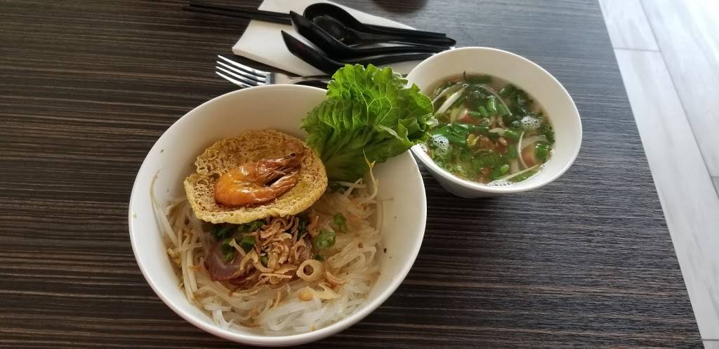 Pho Now | restaurant | 2561 St Clair Ave W #6, Toronto, ON M6N 4Z5, Canada | 4167608882 OR +1 416-760-8882